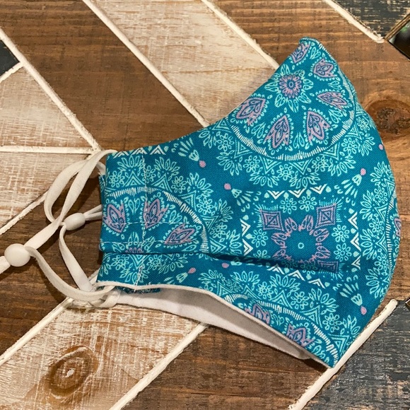 2 Pack Handmade Face Masks w/ Wire - Picture 3 of 7